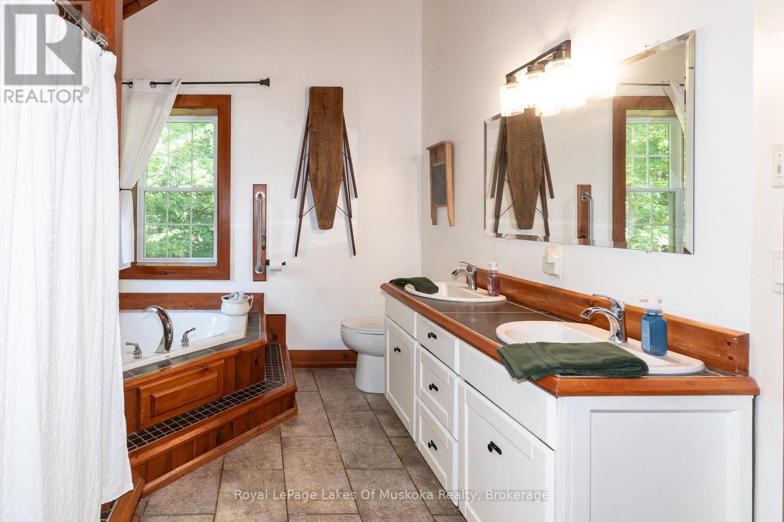 1080 Walkers Glenn Crescent, Lake Of Bays, Ontario  P1H 2J6 - Photo 35 - X12399329