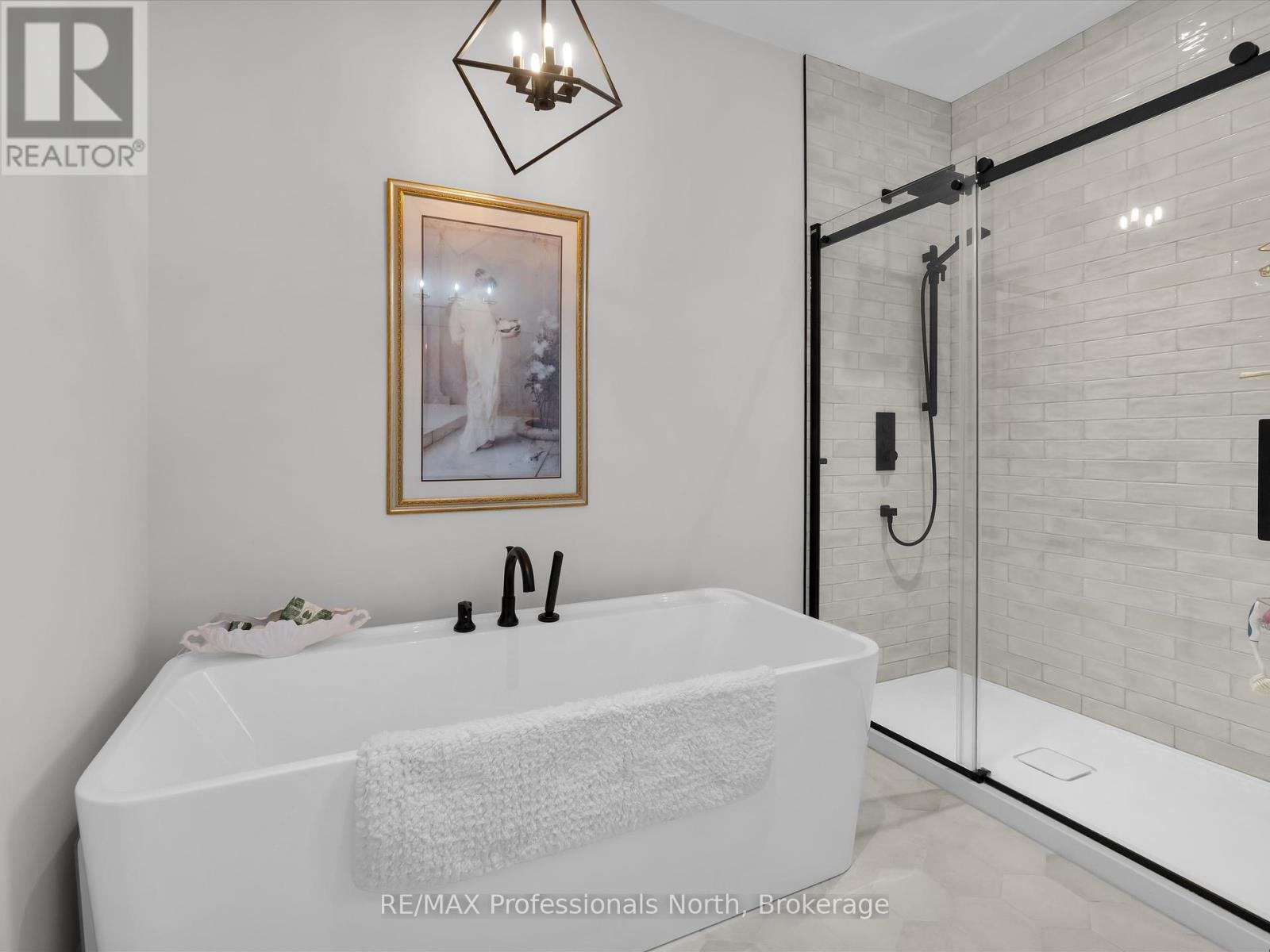 211 Holditch Street, Bracebridge, Ontario  P1L 1E9 - Photo 27 - X12399716