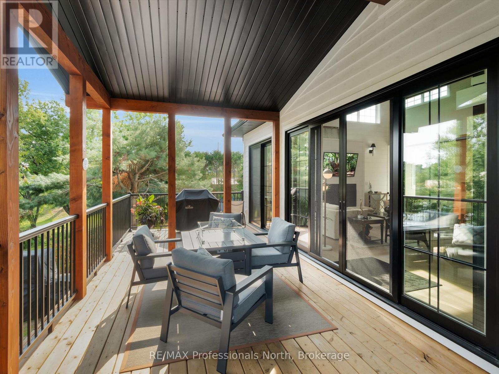 211 Holditch Street, Bracebridge, Ontario  P1L 1E9 - Photo 3 - X12399716