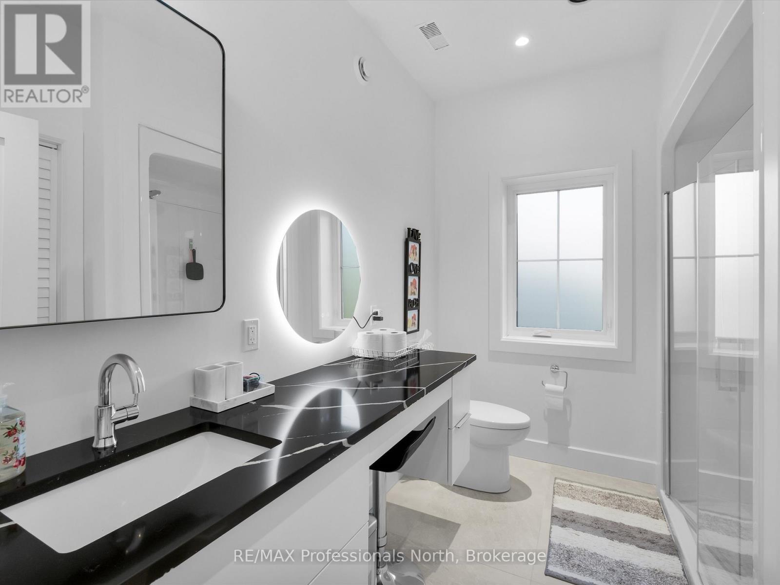 211 Holditch Street, Bracebridge, Ontario  P1L 1E9 - Photo 40 - X12399716