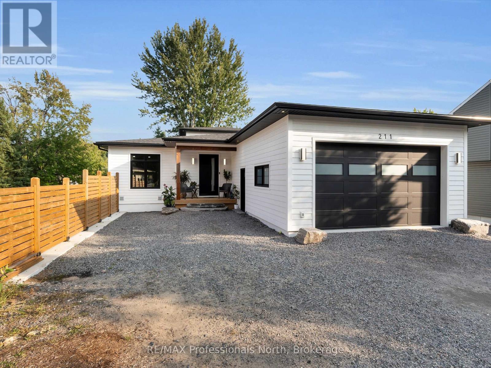 211 Holditch Street, Bracebridge, Ontario  P1L 1E9 - Photo 41 - X12399716