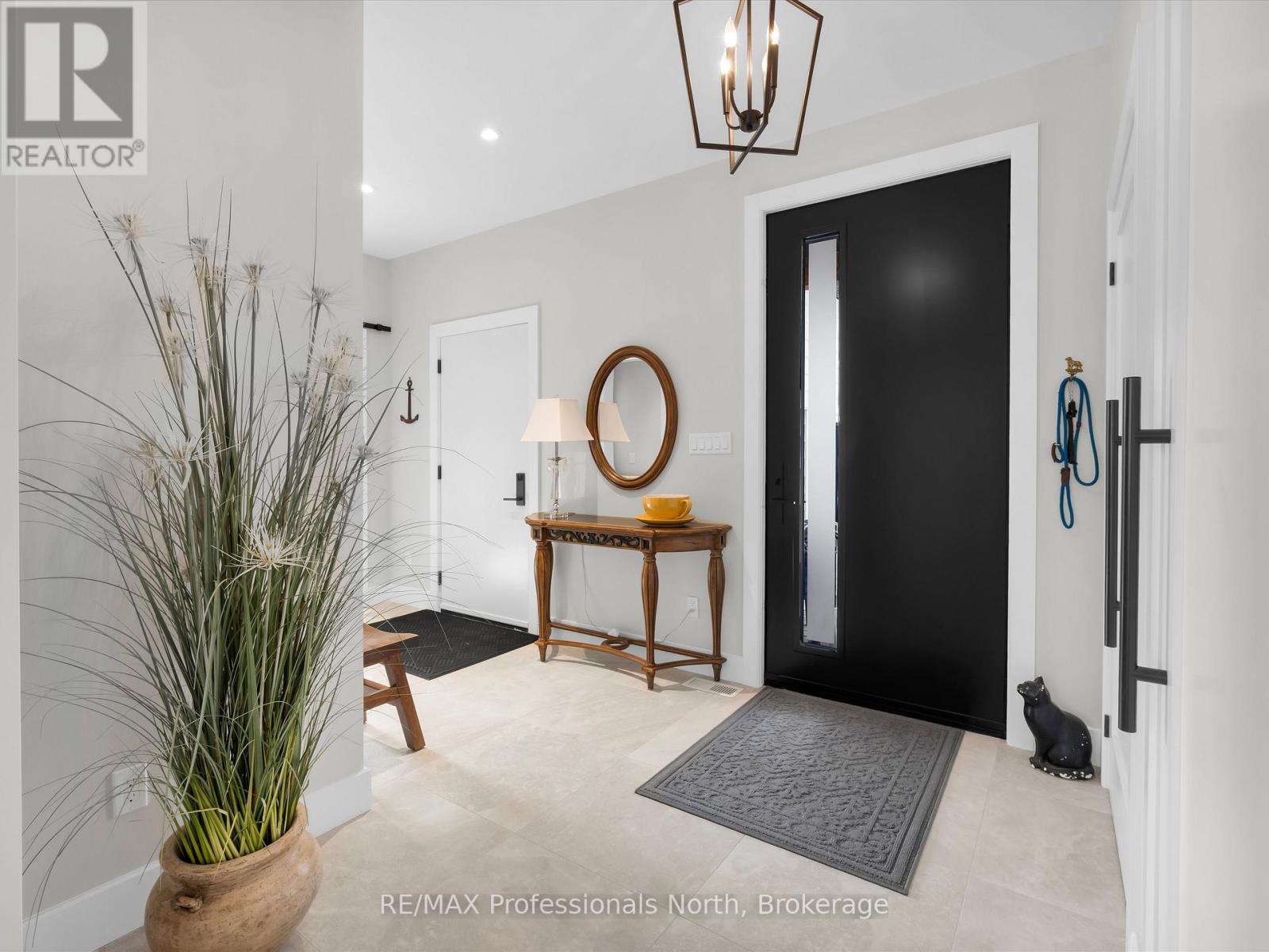 211 Holditch Street, Bracebridge, Ontario  P1L 1E9 - Photo 5 - X12399716