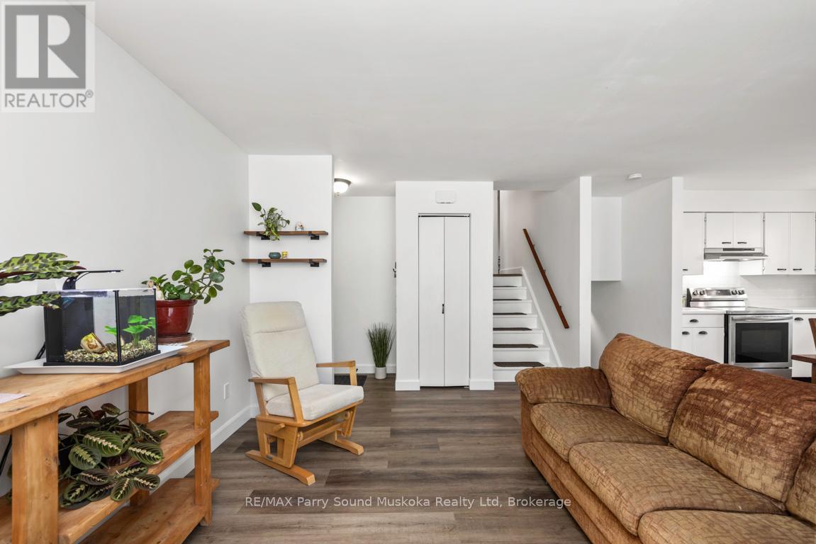 28 Forest Street, Parry Sound, Ontario  P2A 2P9 - Photo 10 - X12400555