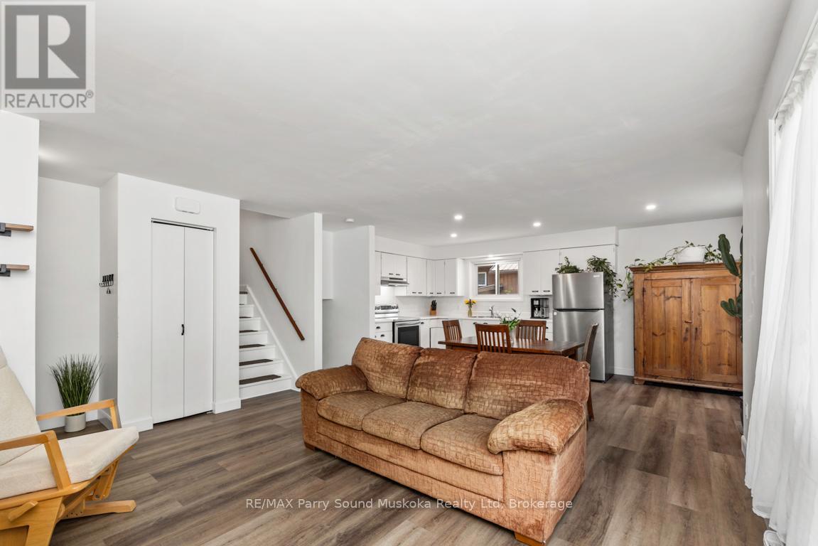 28 Forest Street, Parry Sound, Ontario  P2A 2P9 - Photo 12 - X12400555