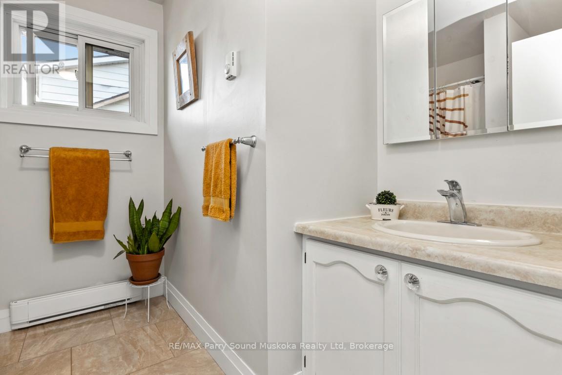 28 Forest Street, Parry Sound, Ontario  P2A 2P9 - Photo 30 - X12400555