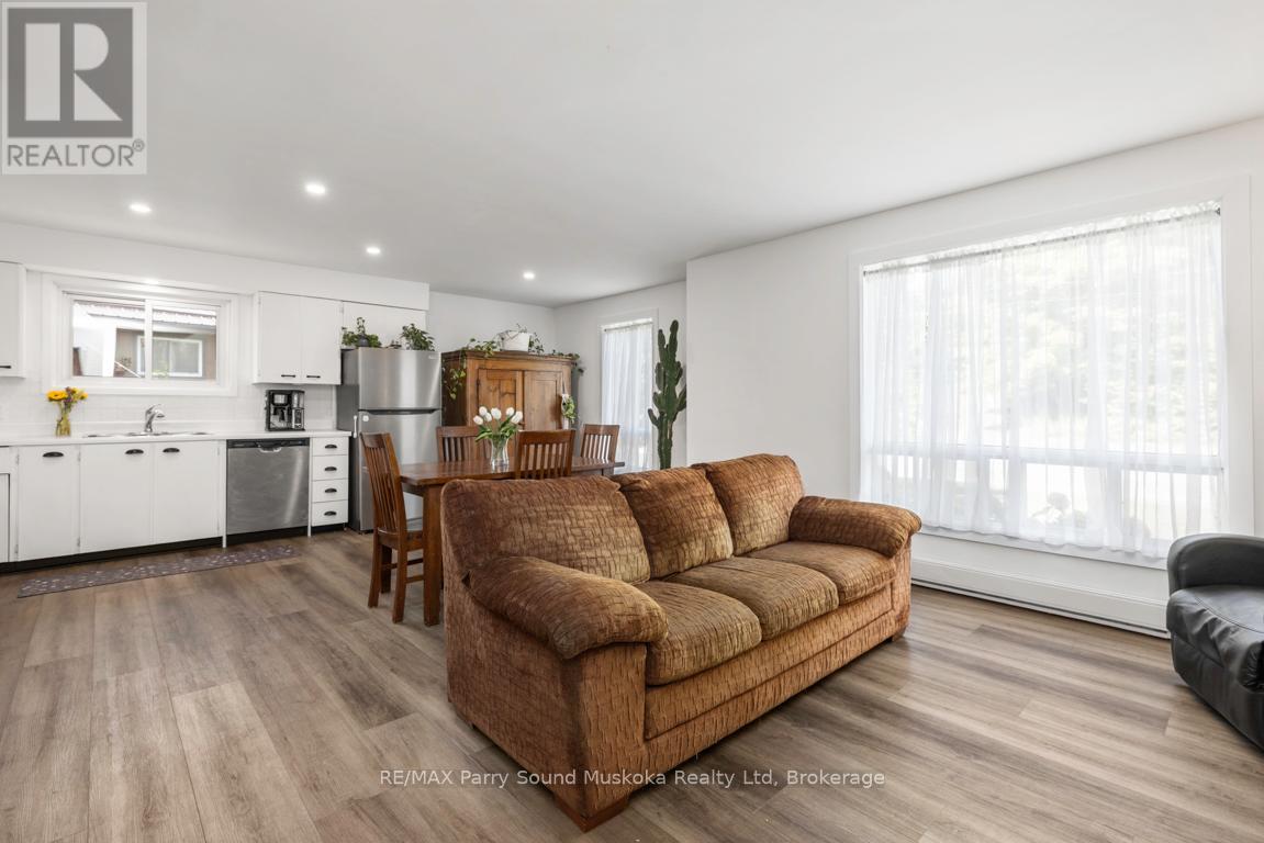 28 Forest Street, Parry Sound, Ontario  P2A 2P9 - Photo 8 - X12400555