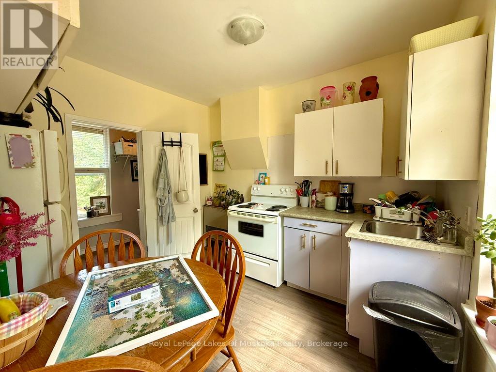 4 Duncan Street E, Huntsville, Ontario  P1H 1W4 - Photo 4 - X12401062