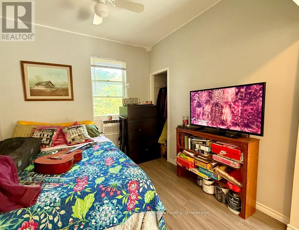 4 Duncan Street E, Huntsville, Ontario  P1H 1W4 - Photo 6 - X12401062