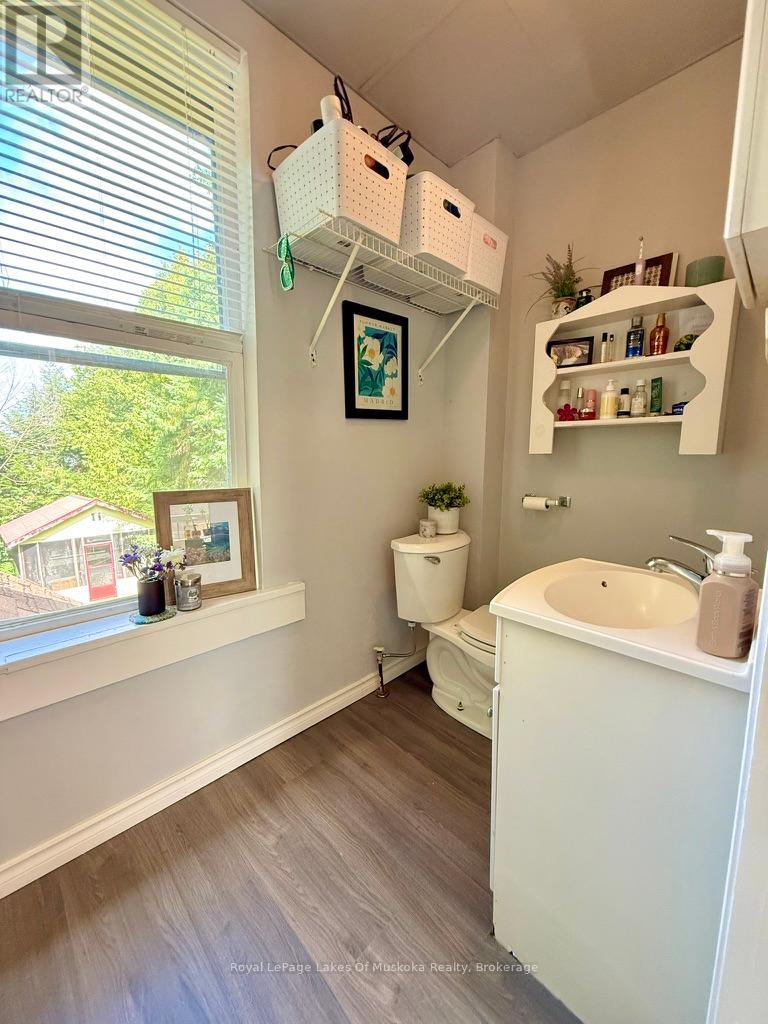 4 Duncan Street E, Huntsville, Ontario  P1H 1W4 - Photo 7 - X12401062