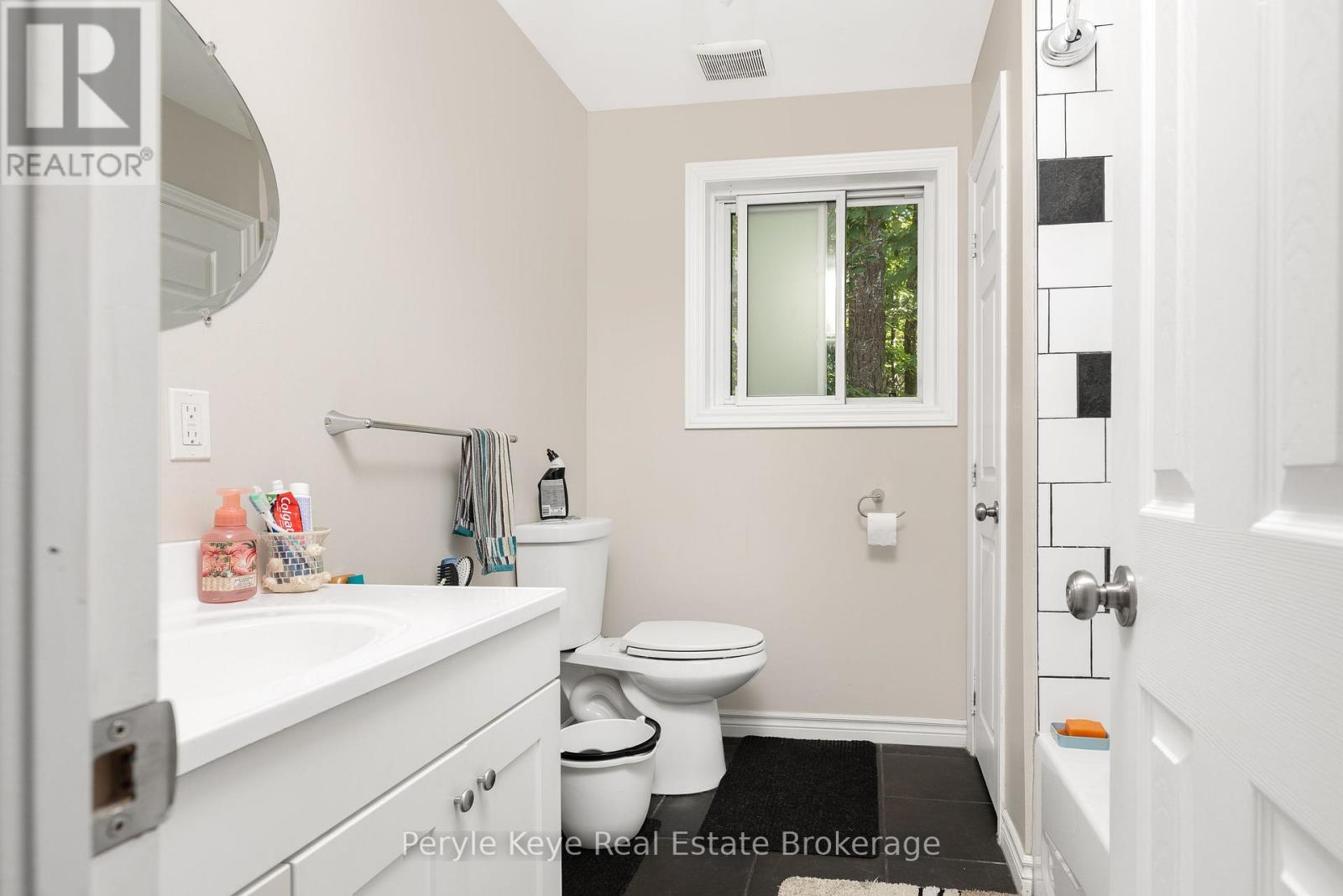 820 Manitoba Street, Bracebridge, Ontario  P1L 1W9 - Photo 34 - X12408357