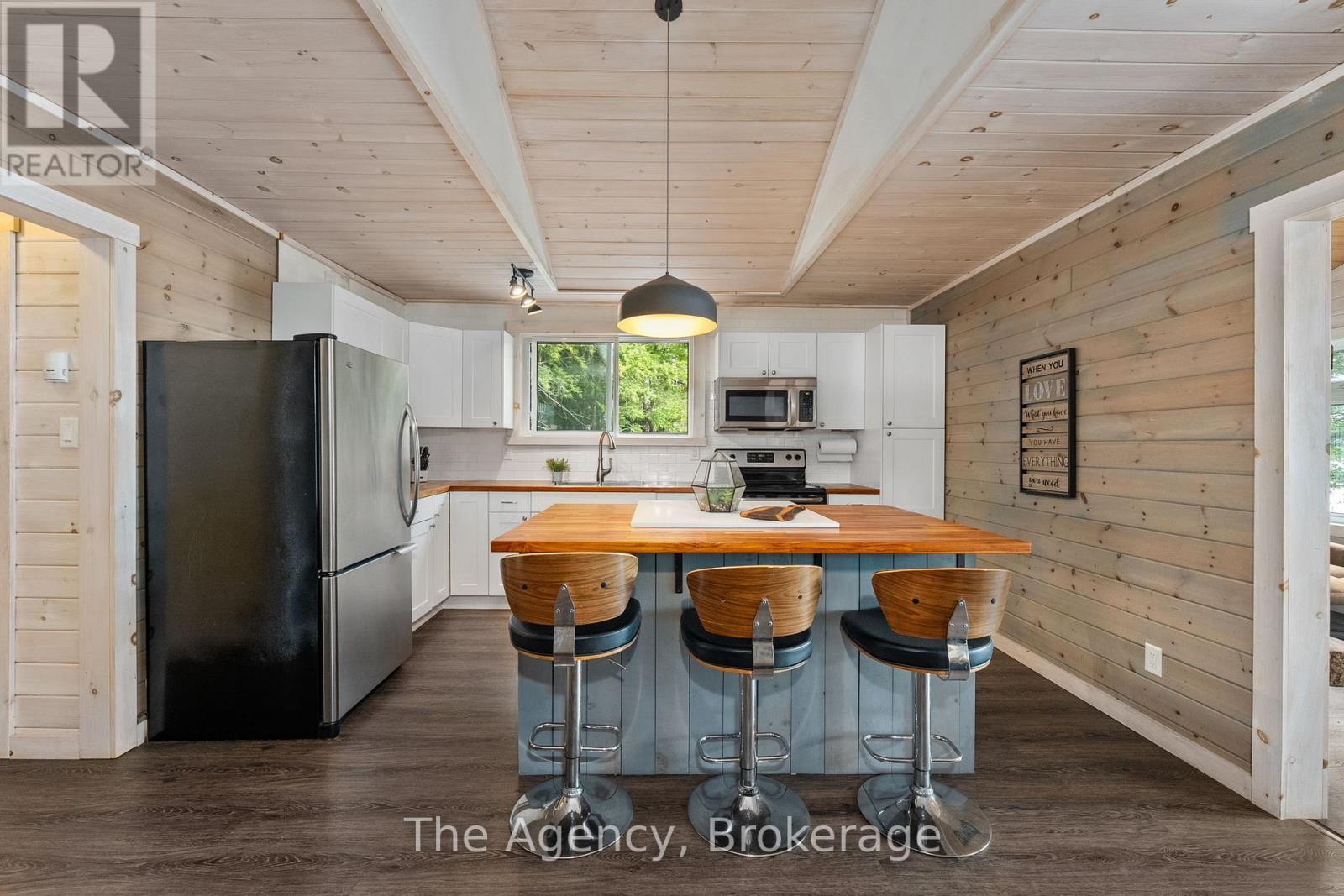 1032 Lakeshore Drive S, Bracebridge, Ontario  P1L 1X3 - Photo 11 - X12410008