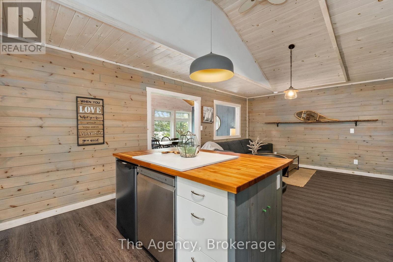 1032 Lakeshore Drive S, Bracebridge, Ontario  P1L 1X3 - Photo 15 - X12410008