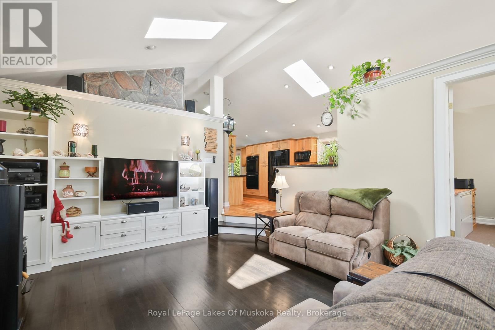 2 Leslie Drive W, Bracebridge, Ontario  P1L 1W8 - Photo 20 - X12410198