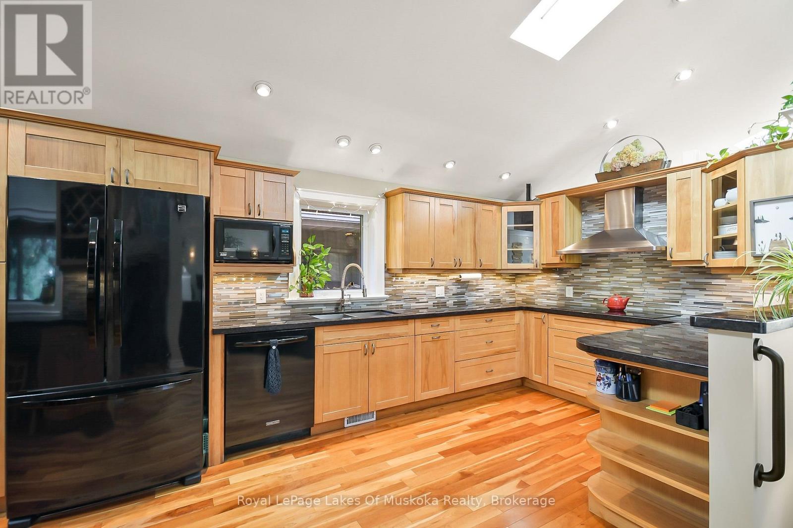 2 Leslie Drive W, Bracebridge, Ontario  P1L 1W8 - Photo 24 - X12410198