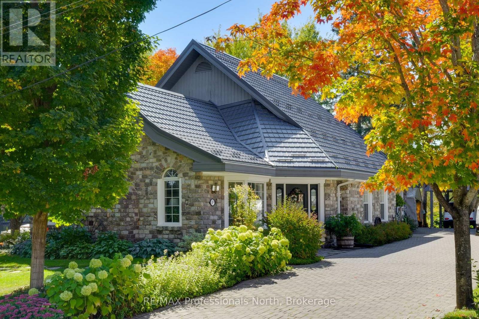 35 Church Street, Huntsville, Ontario  P1H 1G8 - Photo 1 - X12411599