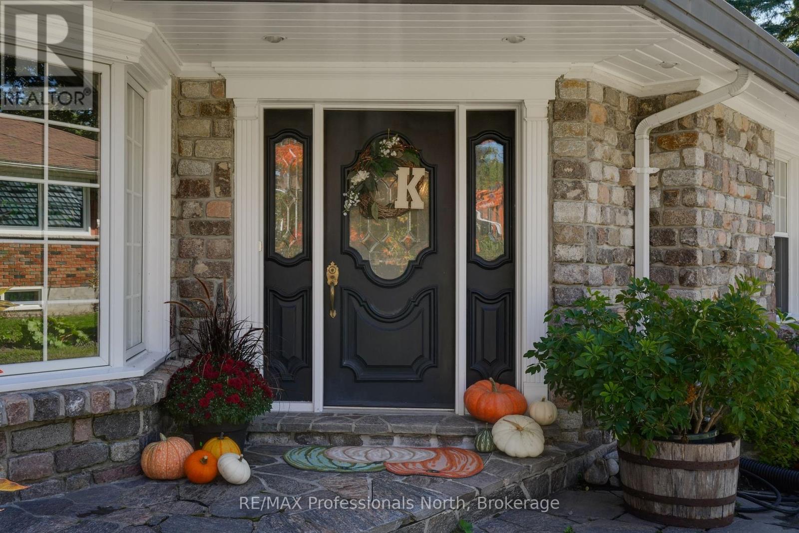 35 Church Street, Huntsville, Ontario  P1H 1G8 - Photo 11 - X12411599