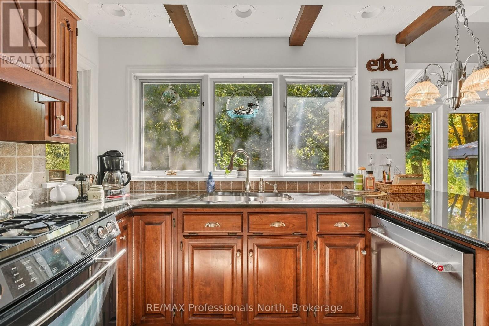 35 Church Street, Huntsville, Ontario  P1H 1G8 - Photo 14 - X12411599