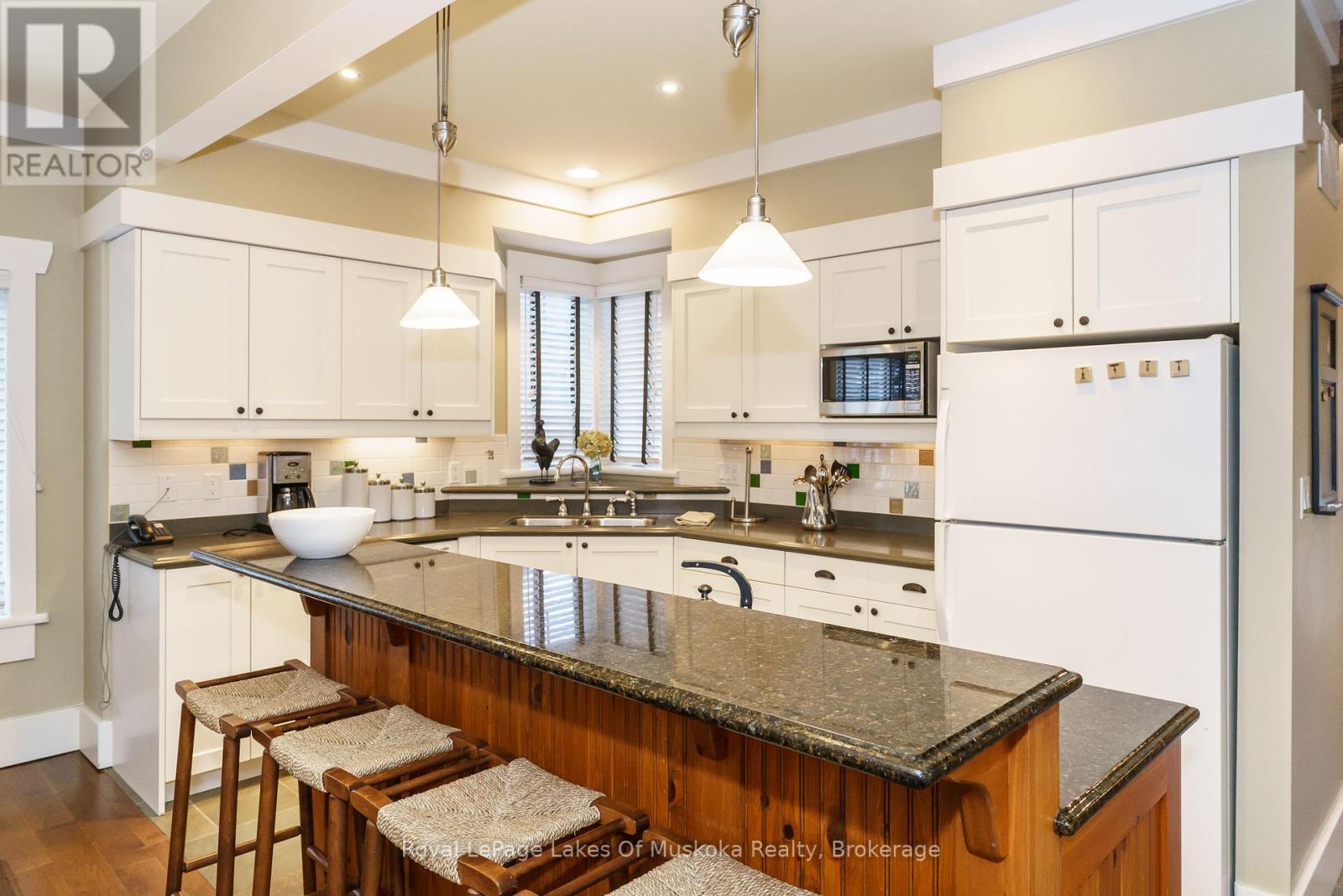 Villa 1  Week 9 - 1020 Birch Glen Road, Lake Of Bays, Ontario  P0B 1A0 - Photo 11 - X12411608