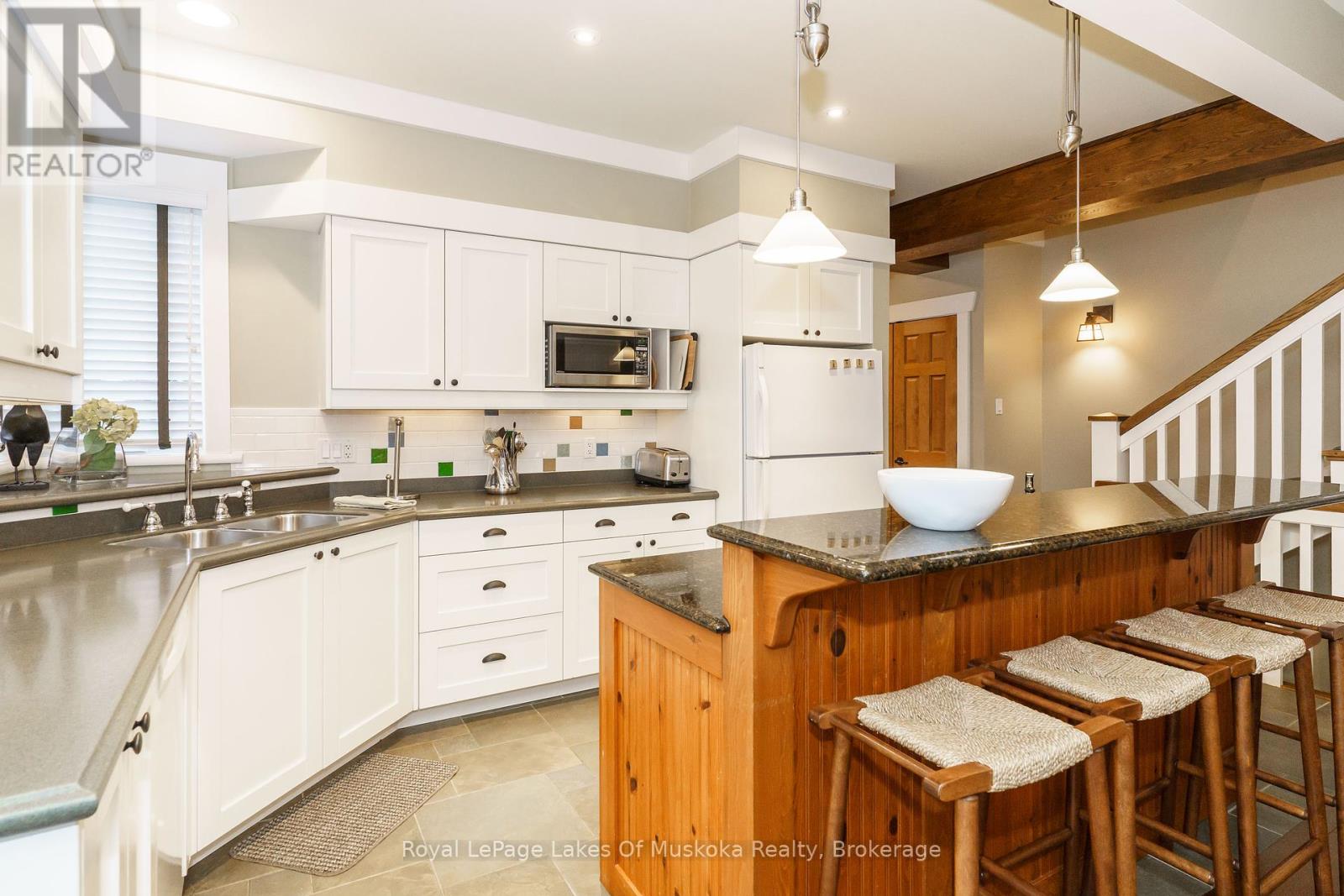 Villa 1  Week 9 - 1020 Birch Glen Road, Lake Of Bays, Ontario  P0B 1A0 - Photo 7 - X12411608