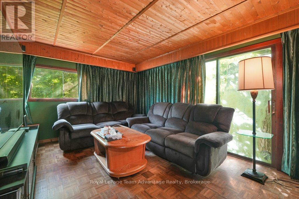 18 Horseshoe Lake Road, Seguin, Ontario  P2A 2W8 - Photo 10 - X12413327