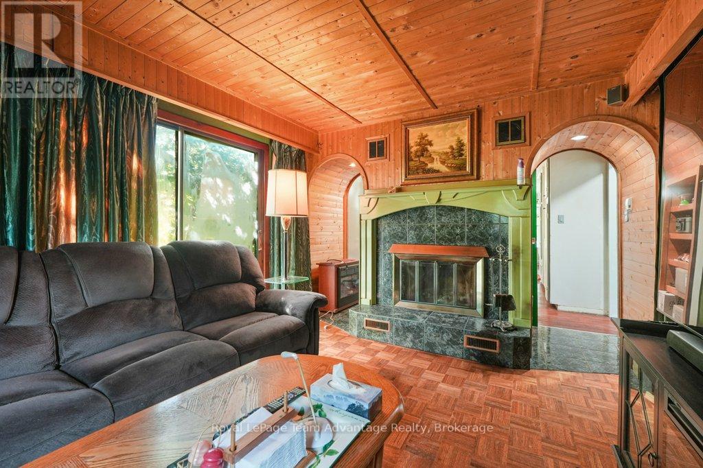 18 Horseshoe Lake Road, Seguin, Ontario  P2A 2W8 - Photo 11 - X12413327