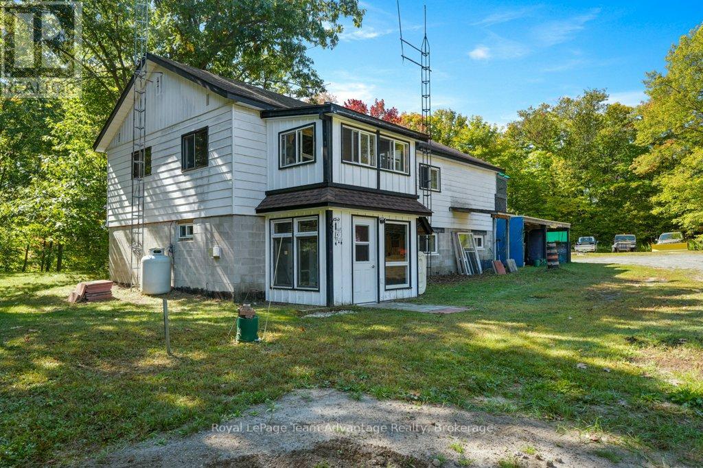 18 Horseshoe Lake Road, Seguin, Ontario  P2A 2W8 - Photo 2 - X12413327