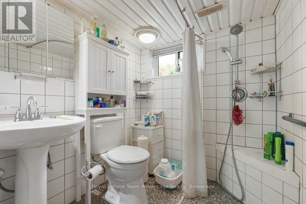 18 Horseshoe Lake Road, Seguin, Ontario  P2A 2W8 - Photo 26 - X12413327