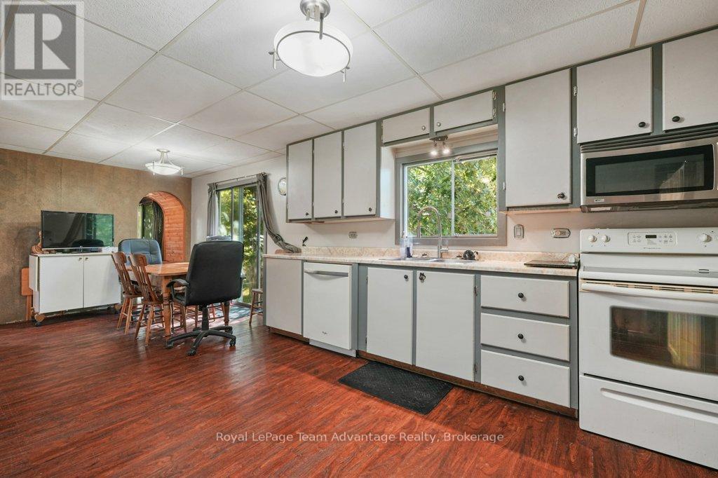 18 Horseshoe Lake Road, Seguin, Ontario  P2A 2W8 - Photo 7 - X12413327