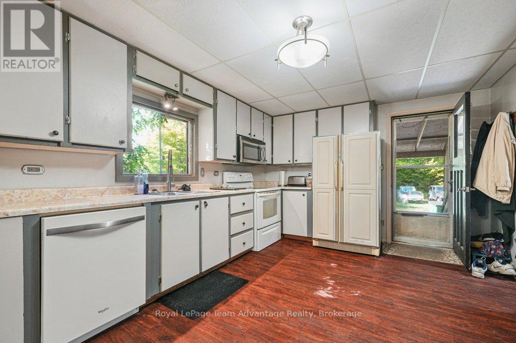 18 Horseshoe Lake Road, Seguin, Ontario  P2A 2W8 - Photo 8 - X12413327