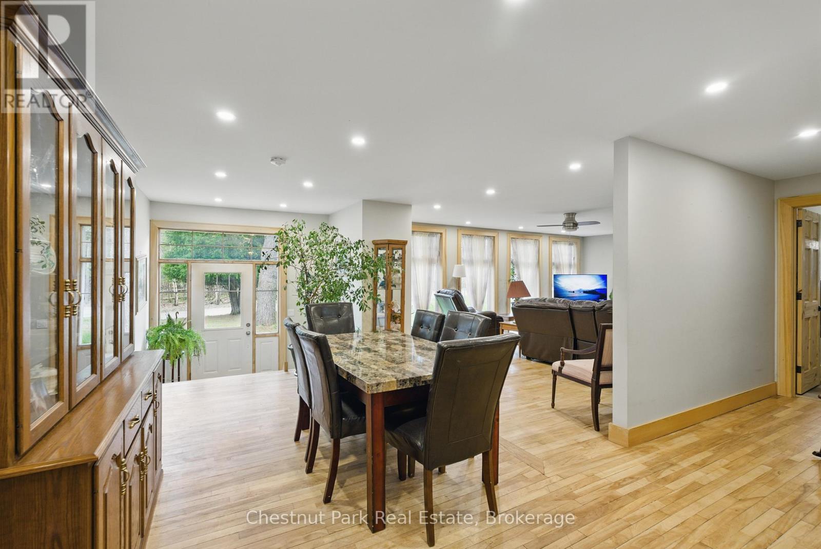 1258 Ravenscliffe Road, Huntsville, Ontario  P1H 2N5 - Photo 11 - X12413424