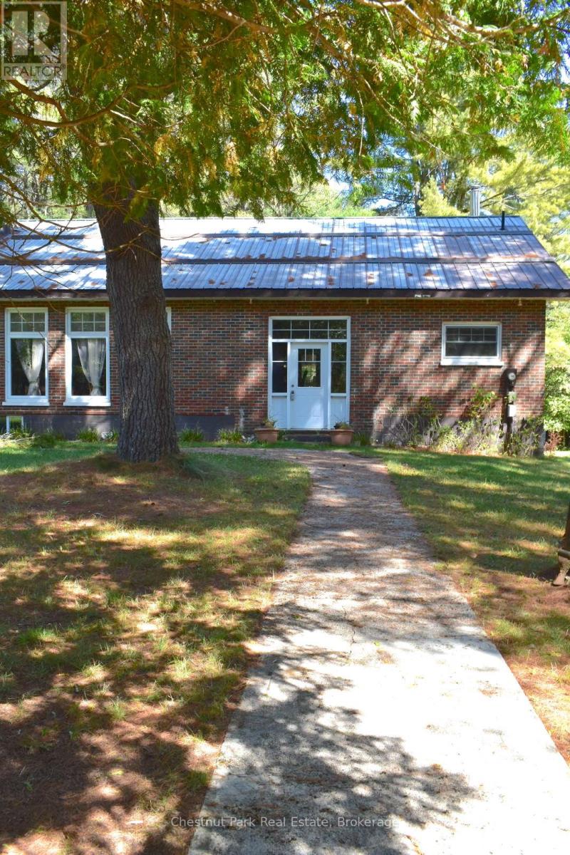 1258 Ravenscliffe Road, Huntsville, Ontario  P1H 2N5 - Photo 2 - X12413424