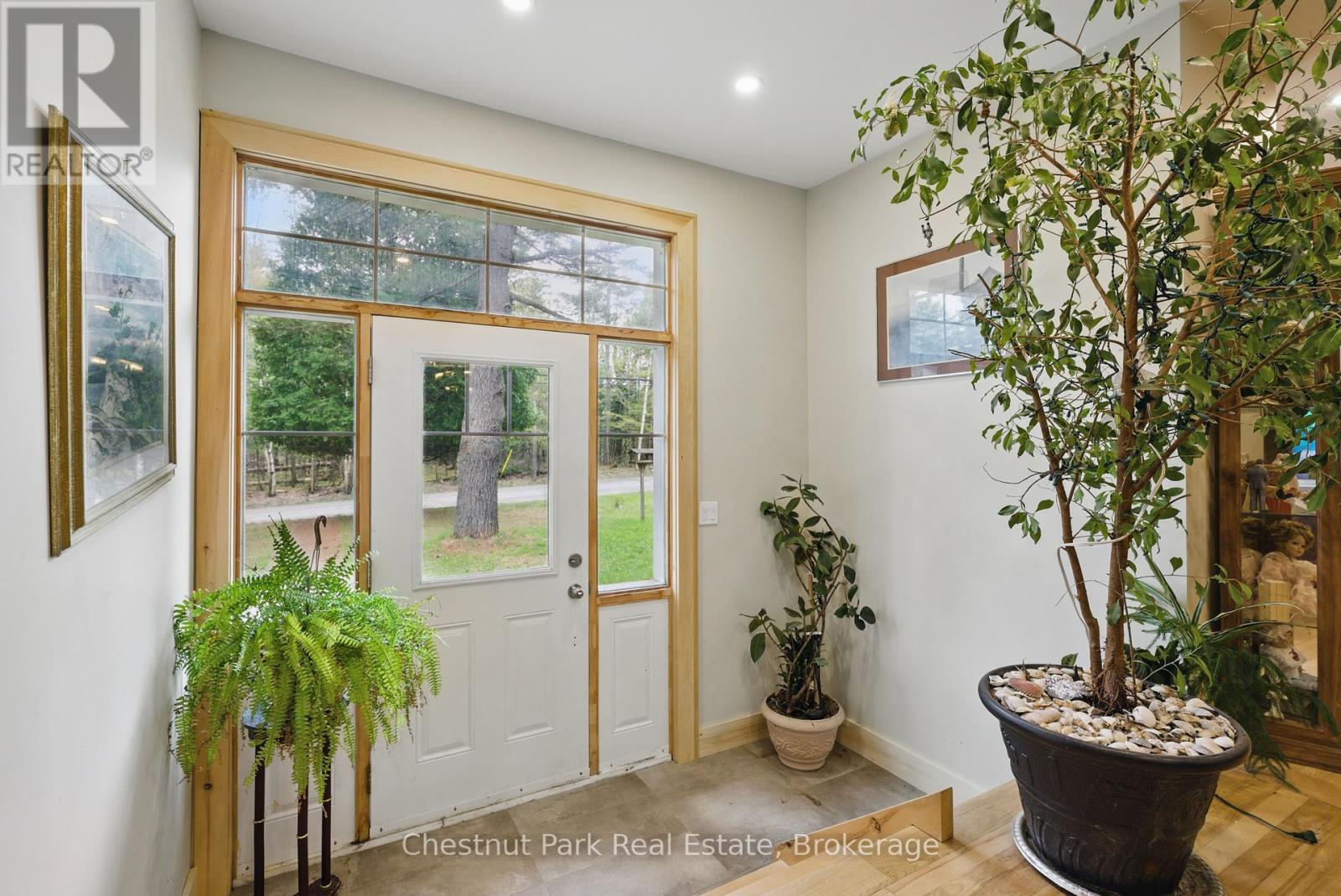 1258 Ravenscliffe Road, Huntsville, Ontario  P1H 2N5 - Photo 4 - X12413424