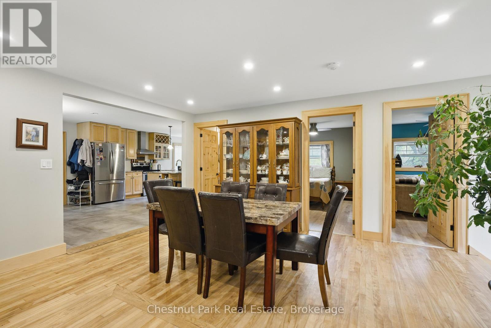 1258 Ravenscliffe Road, Huntsville, Ontario  P1H 2N5 - Photo 5 - X12413424