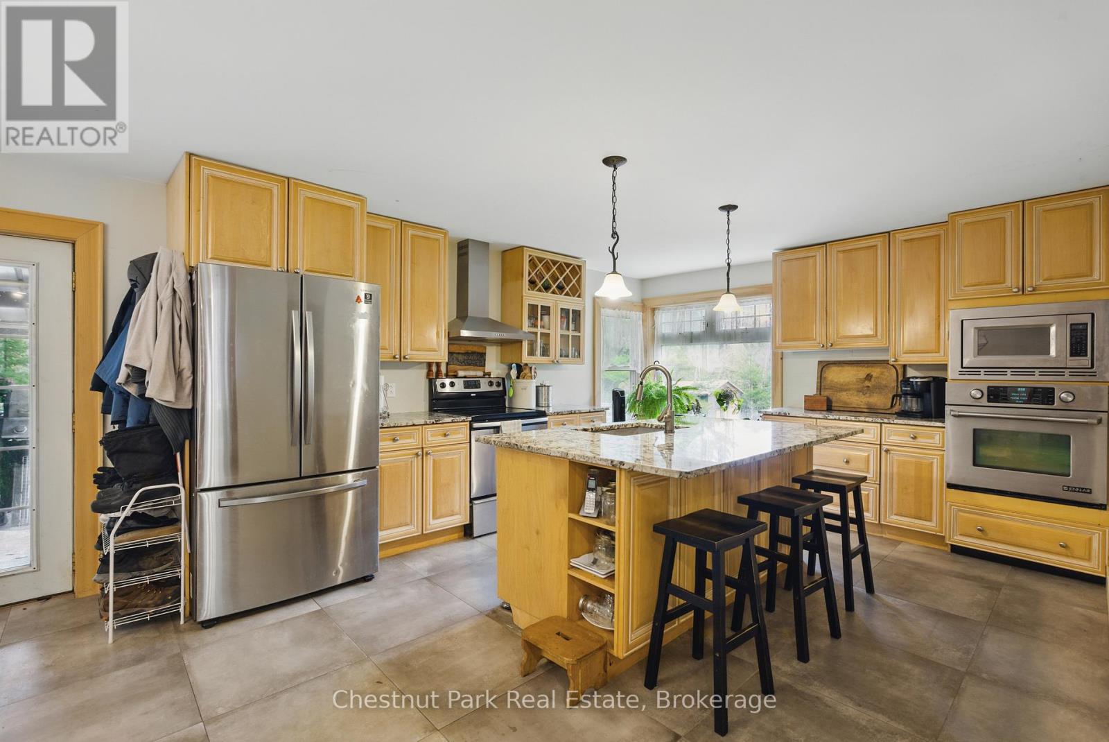 1258 Ravenscliffe Road, Huntsville, Ontario  P1H 2N5 - Photo 9 - X12413424