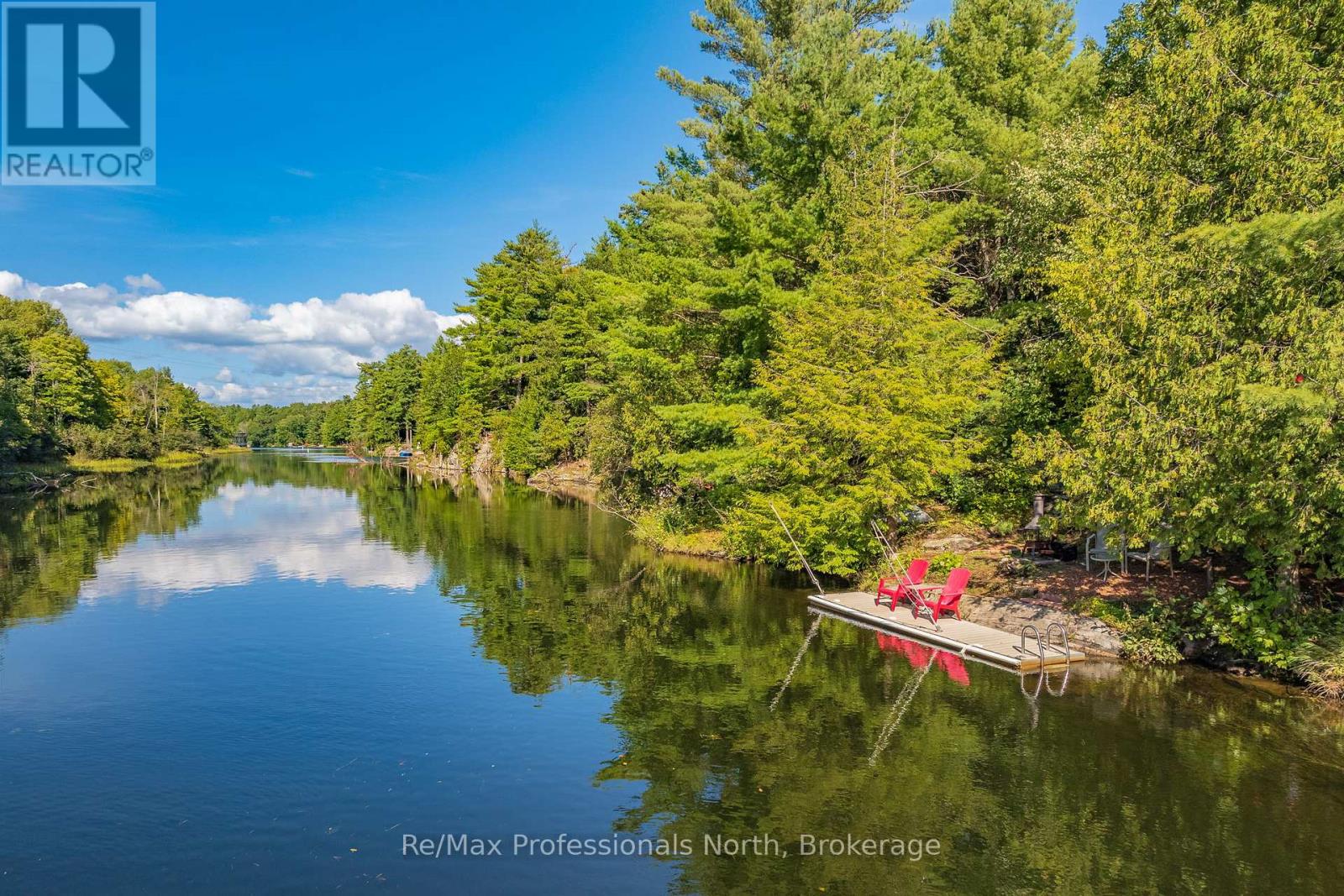 1005 Laidlaw Avenue, Gravenhurst, Ontario  L0K 2B0 - Photo 1 - X12414219