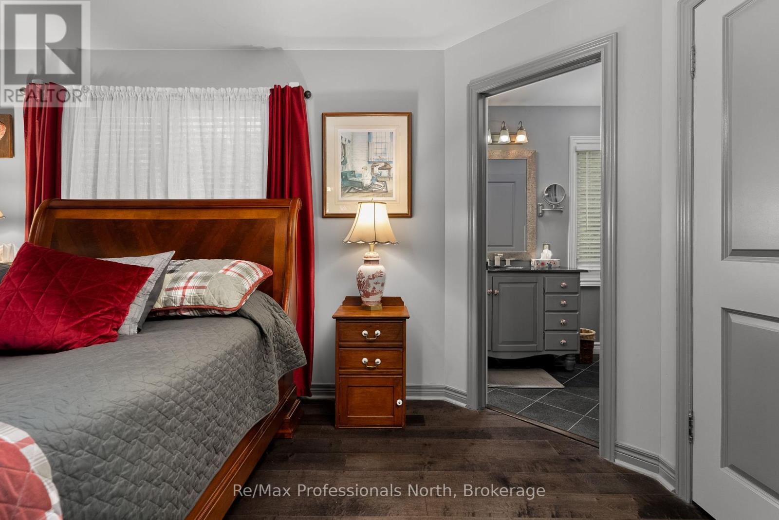 1005 Laidlaw Avenue, Gravenhurst, Ontario  L0K 2B0 - Photo 12 - X12414219