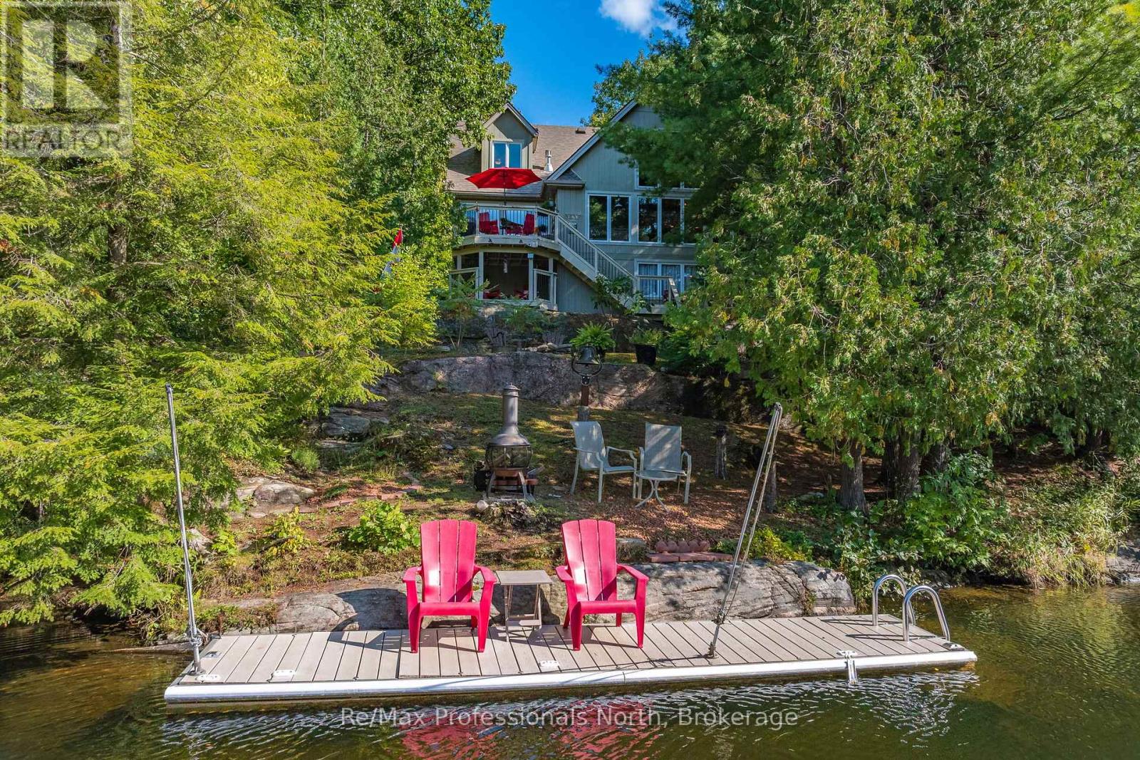 1005 Laidlaw Avenue, Gravenhurst, Ontario  L0K 2B0 - Photo 2 - X12414219