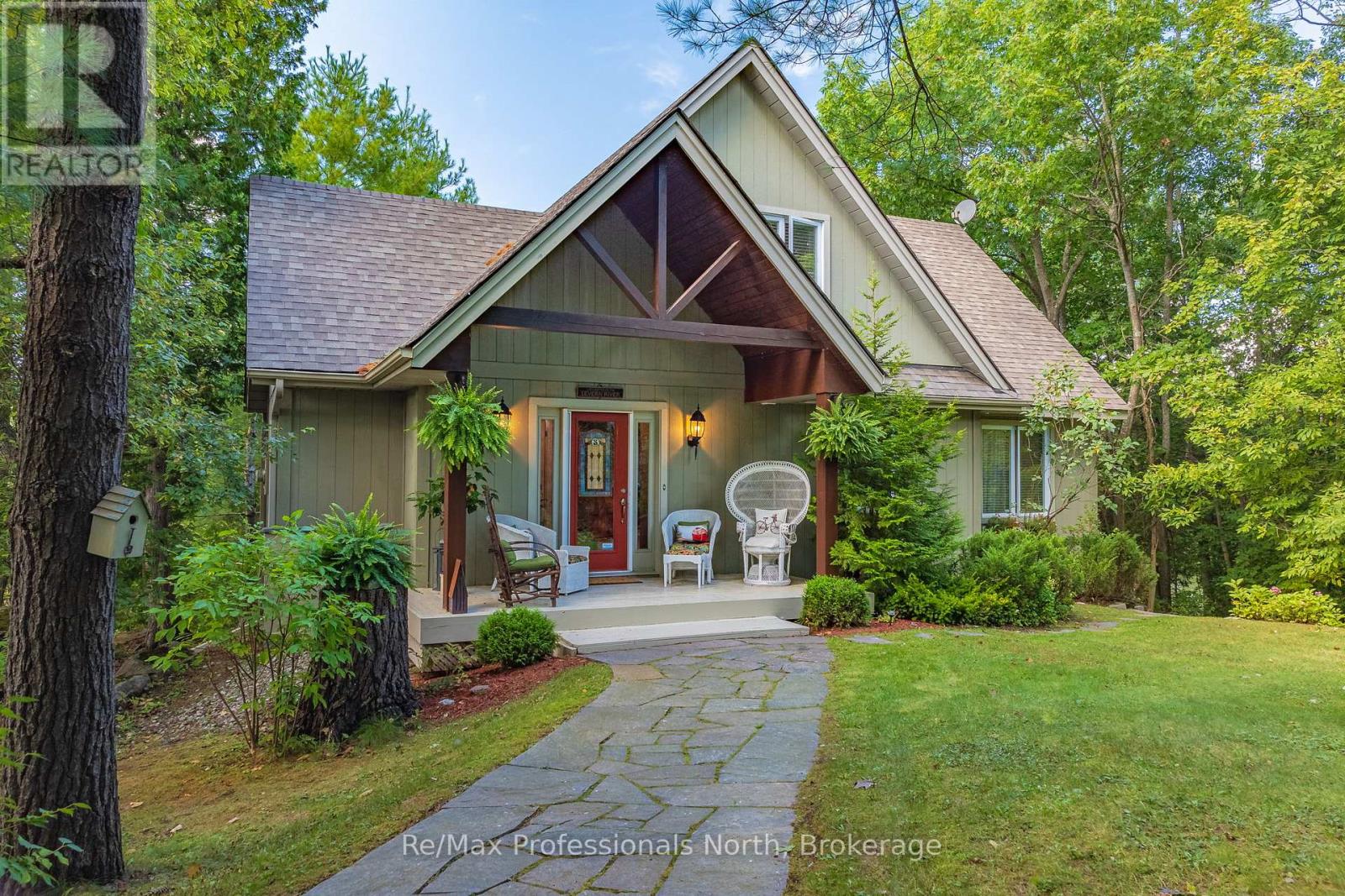 1005 Laidlaw Avenue, Gravenhurst, Ontario  L0K 2B0 - Photo 3 - X12414219