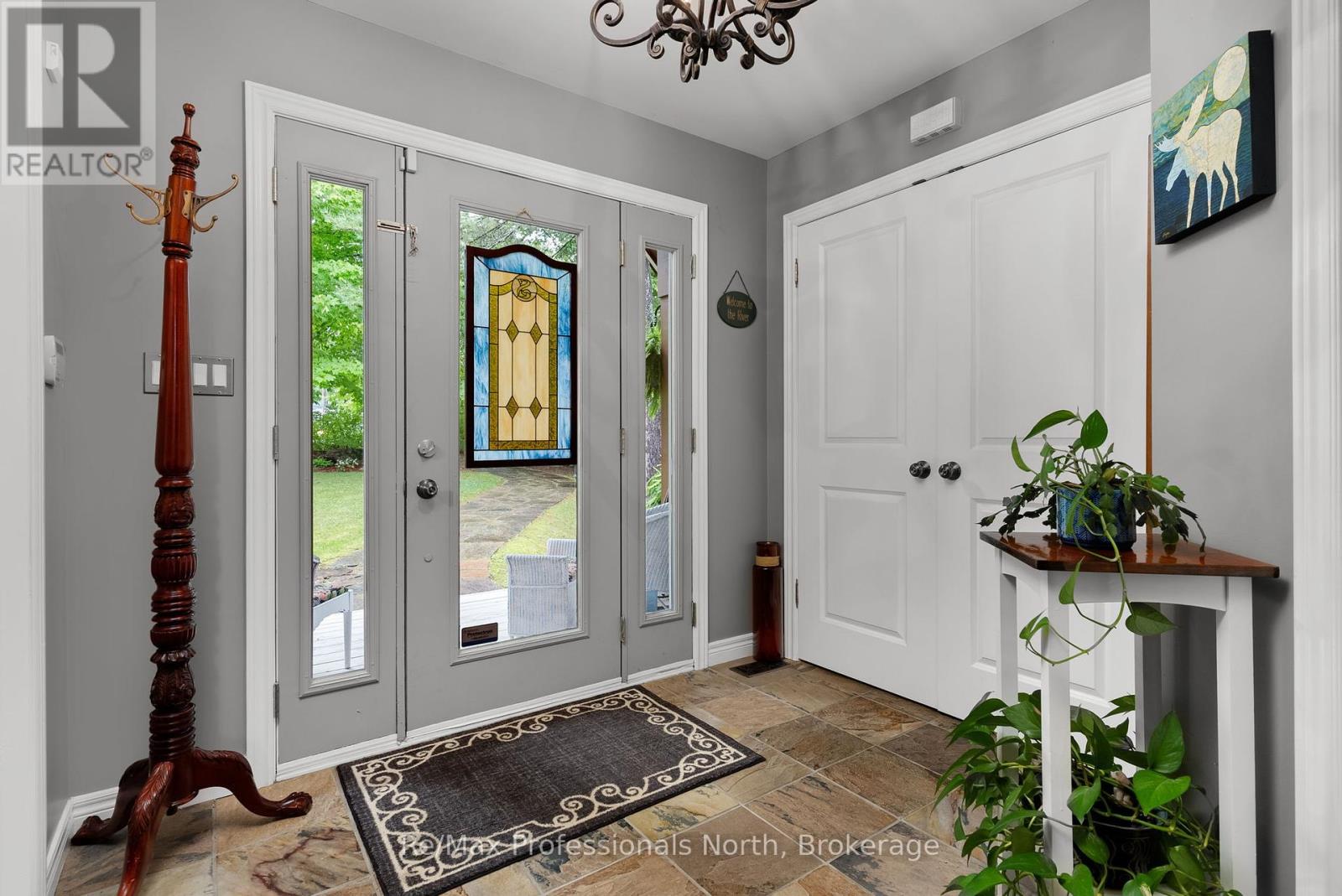 1005 Laidlaw Avenue, Gravenhurst, Ontario  L0K 2B0 - Photo 4 - X12414219