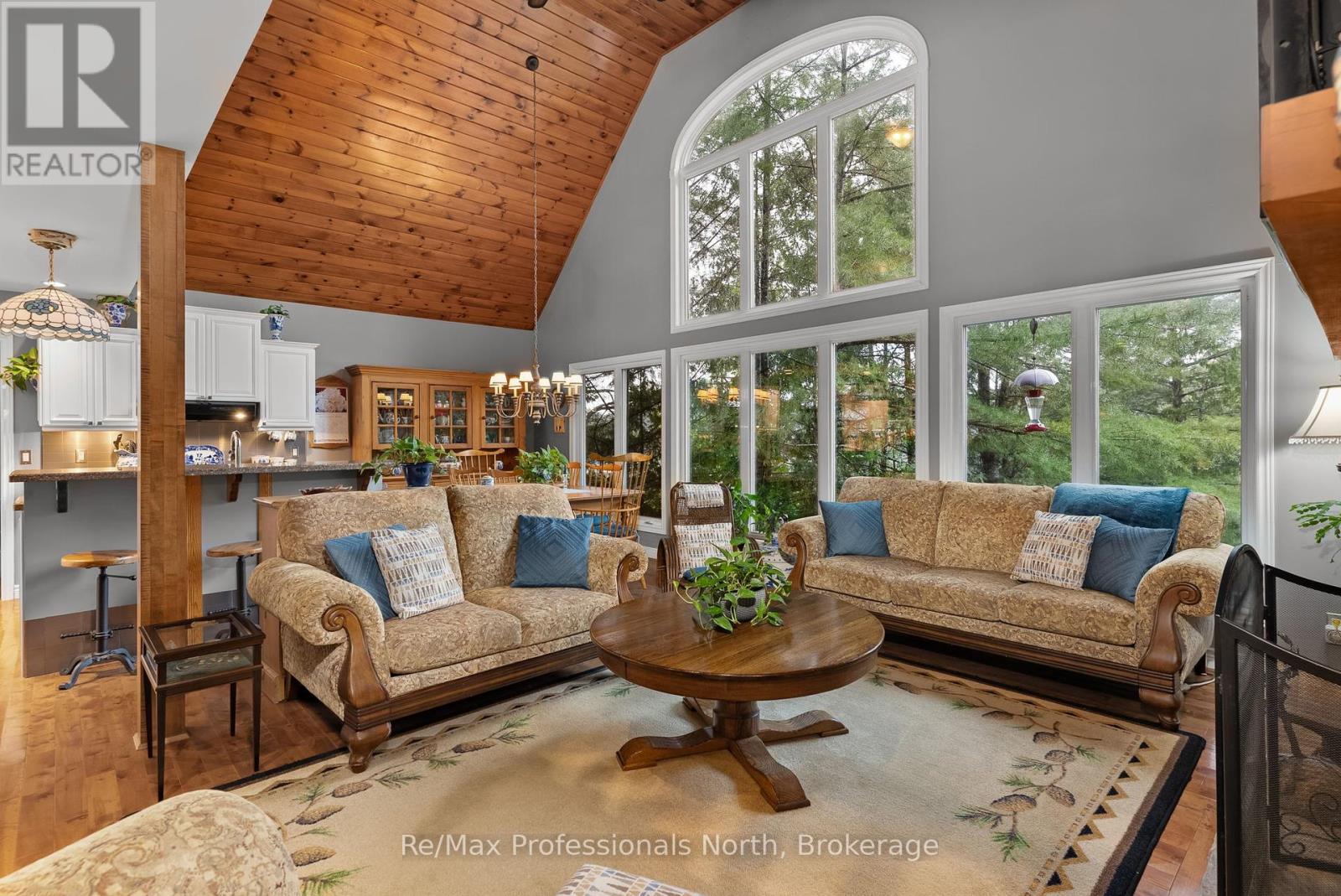 1005 Laidlaw Avenue, Gravenhurst, Ontario  L0K 2B0 - Photo 5 - X12414219