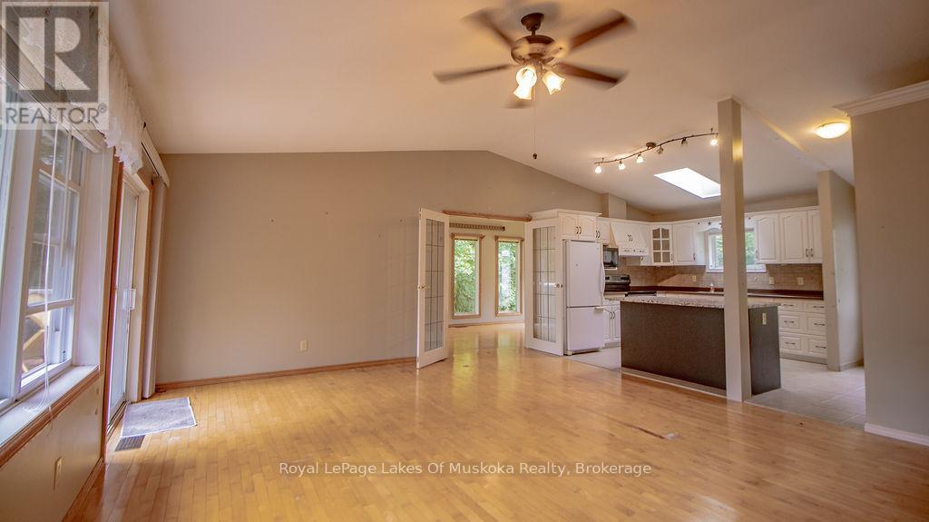 4244 Muskoka Road 117, Lake Of Bays, Ontario  P0B 1A0 - Photo 12 - X12414876