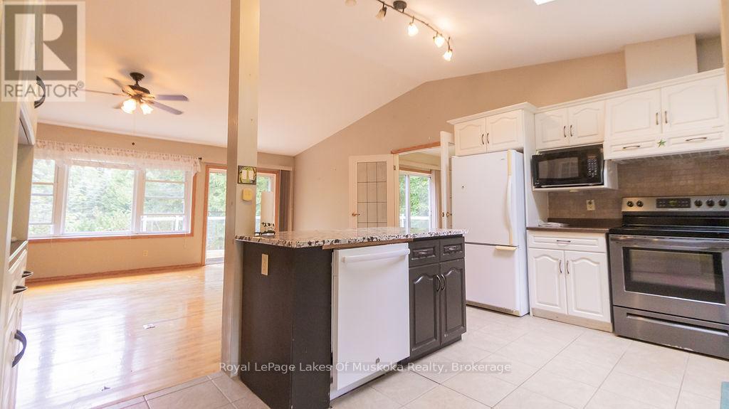 4244 Muskoka Road 117, Lake Of Bays, Ontario  P0B 1A0 - Photo 4 - X12414876
