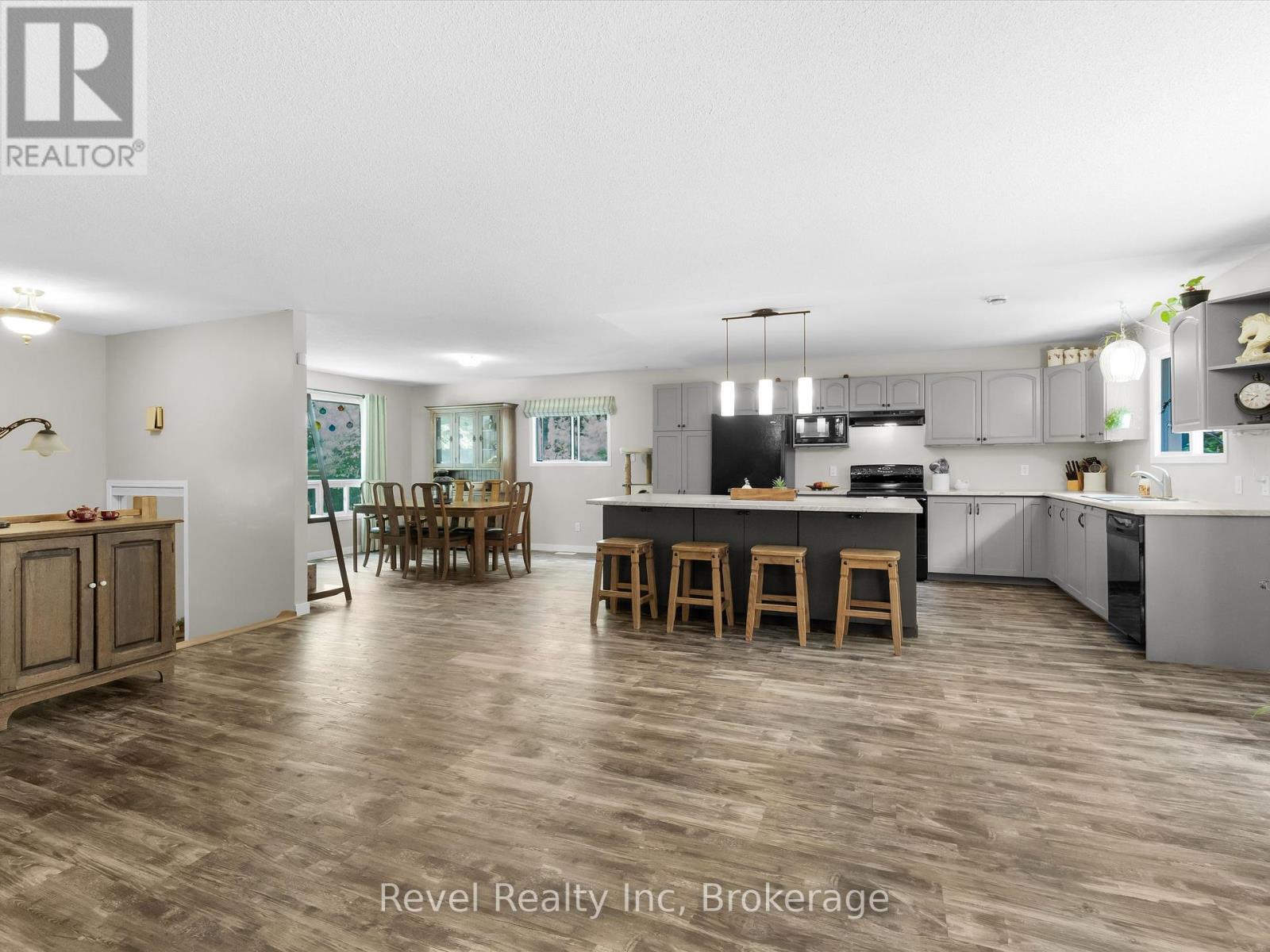 1326 Echo Lake Road, Lake Of Bays, Ontario  P0B 1A0 - Photo 9 - X12415221