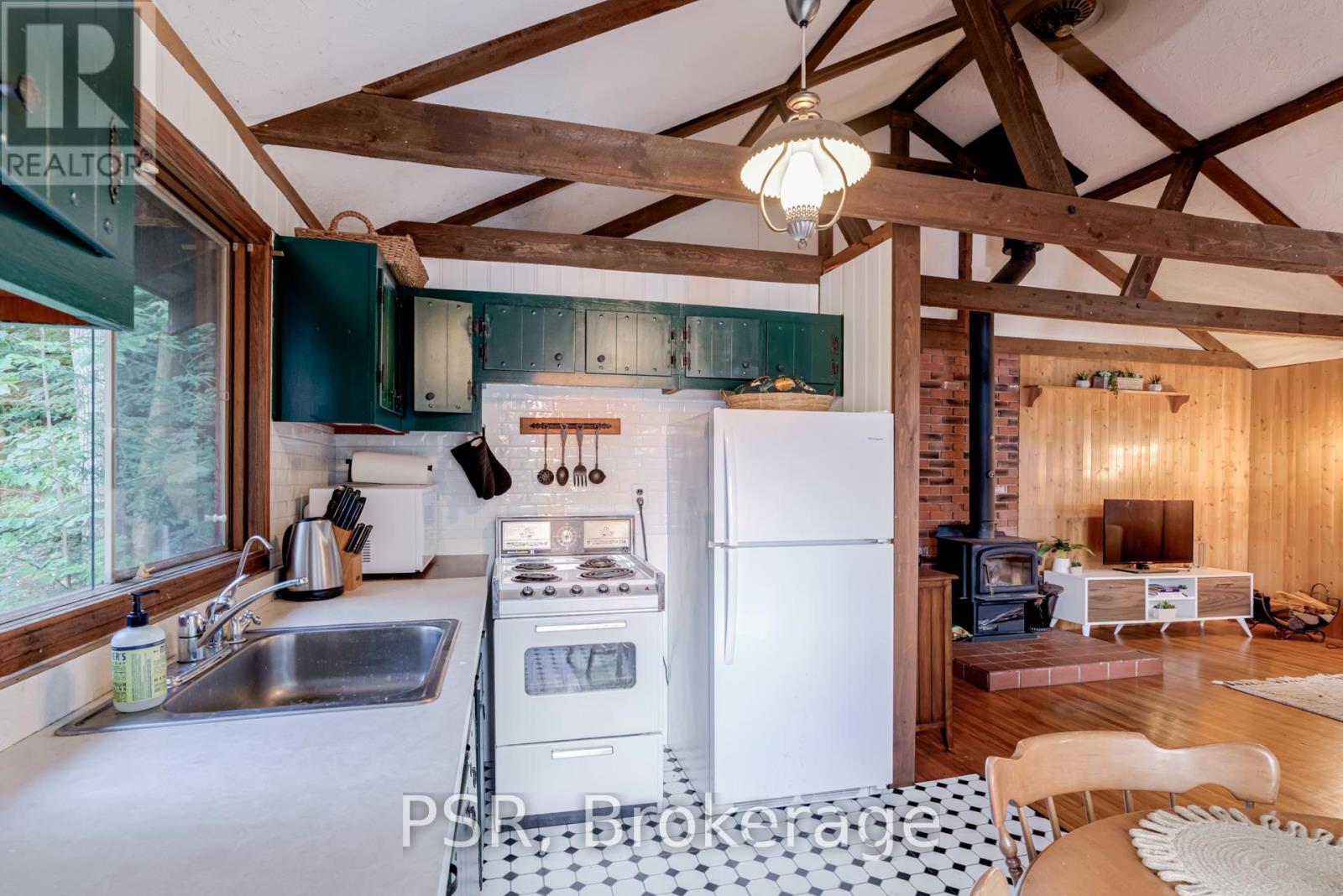 1027 North Pine Drive, Lake Of Bays, Ontario  P0A 1E0 - Photo 16 - X12416145