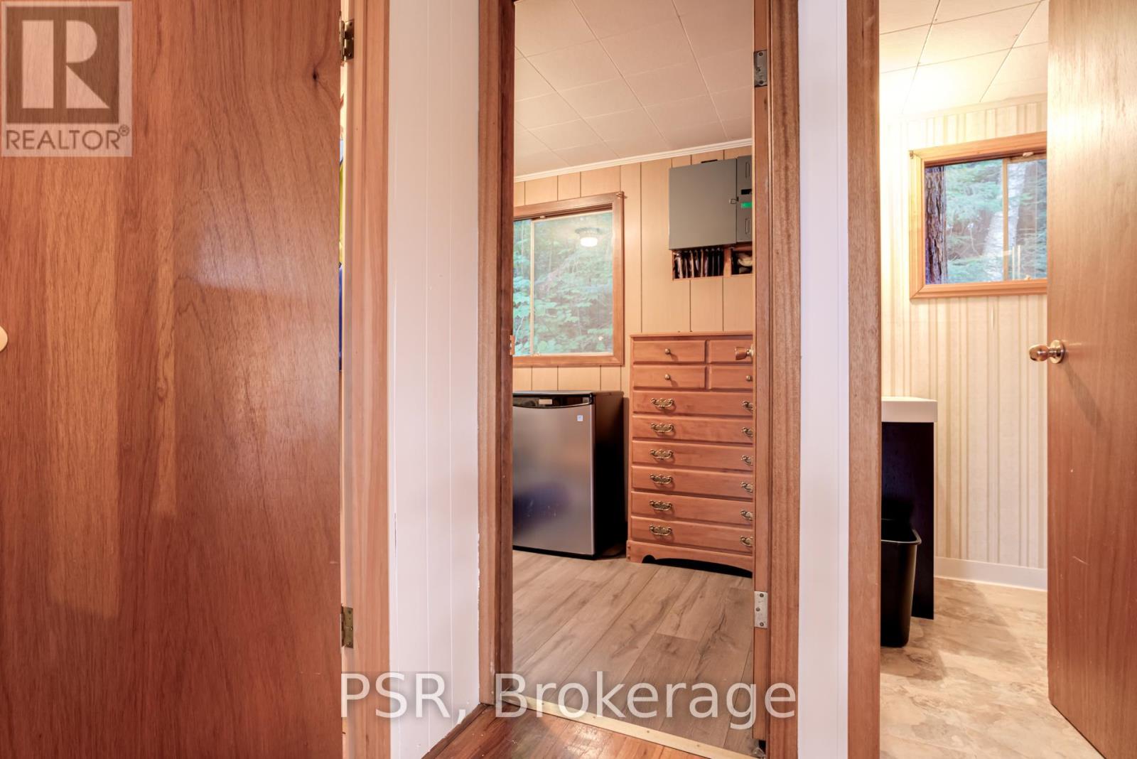 1027 North Pine Drive, Lake Of Bays, Ontario  P0A 1E0 - Photo 17 - X12416145