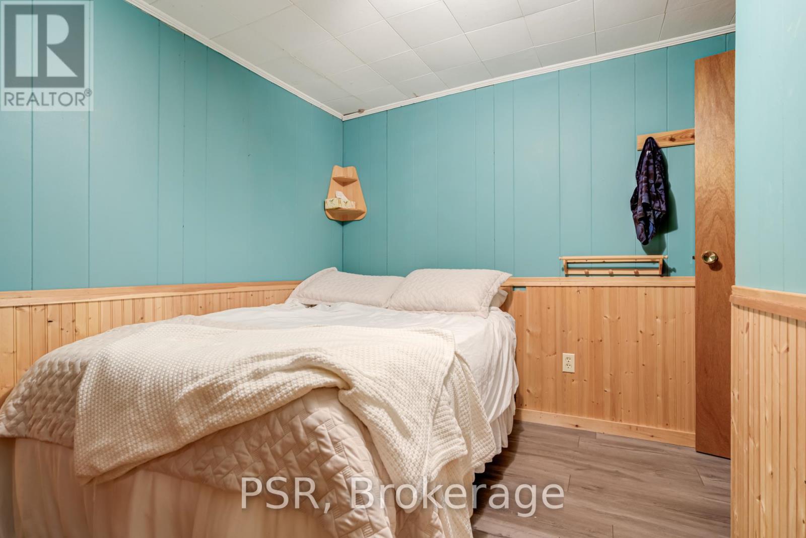 1027 North Pine Drive, Lake Of Bays, Ontario  P0A 1E0 - Photo 18 - X12416145