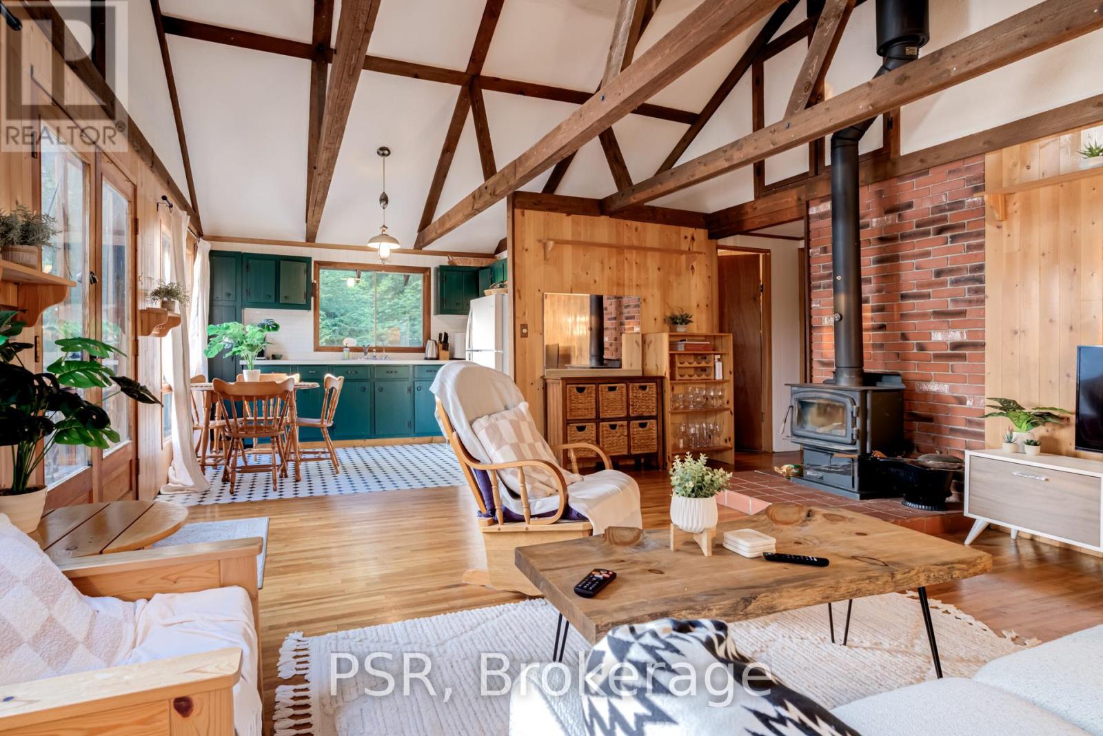 1027 North Pine Drive, Lake Of Bays, Ontario  P0A 1E0 - Photo 8 - X12416145