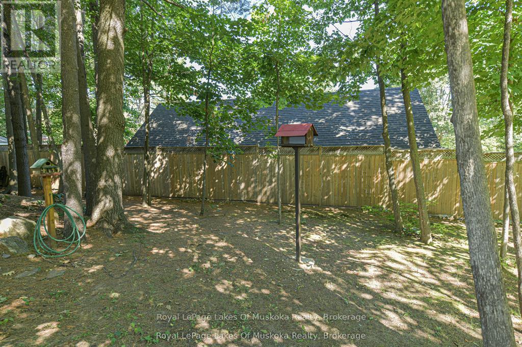 115 Douglas Street, Gravenhurst, Ontario  P1P 1A4 - Photo 14 - X12417211