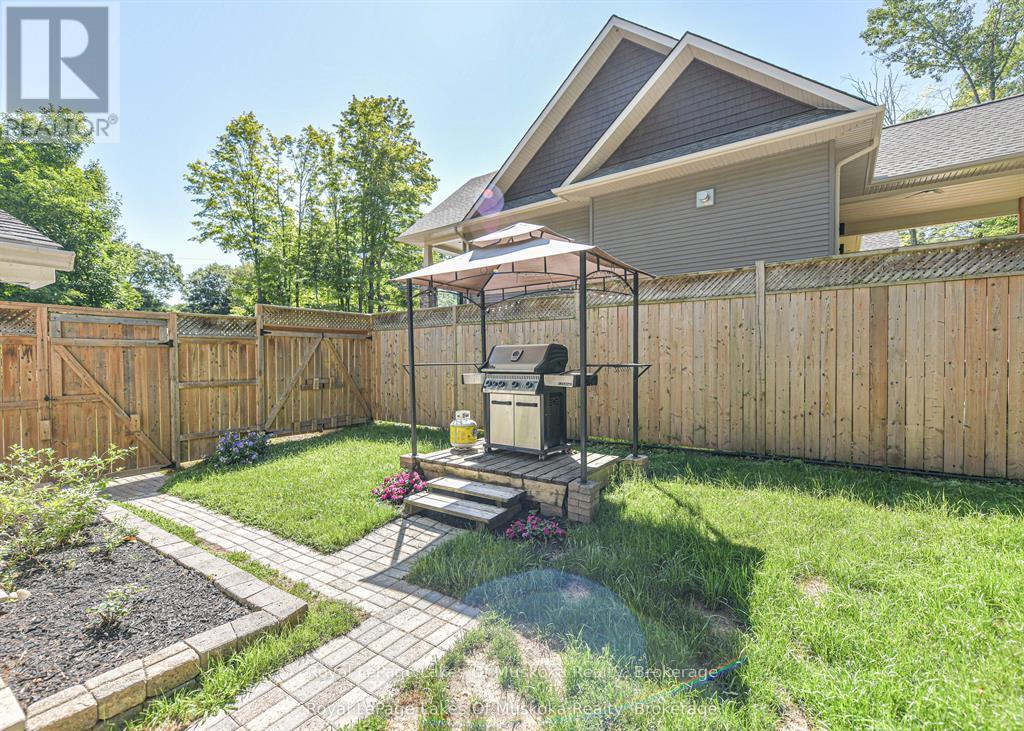 115 Douglas Street, Gravenhurst, Ontario  P1P 1A4 - Photo 24 - X12417211