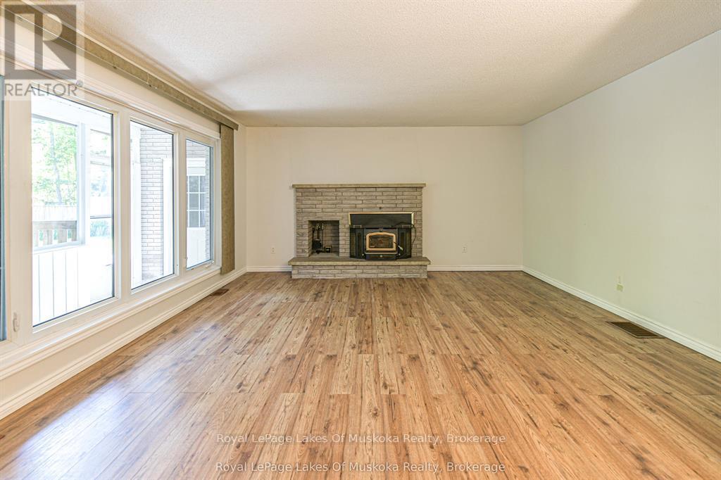 115 Douglas Street, Gravenhurst, Ontario  P1P 1A4 - Photo 29 - X12417211